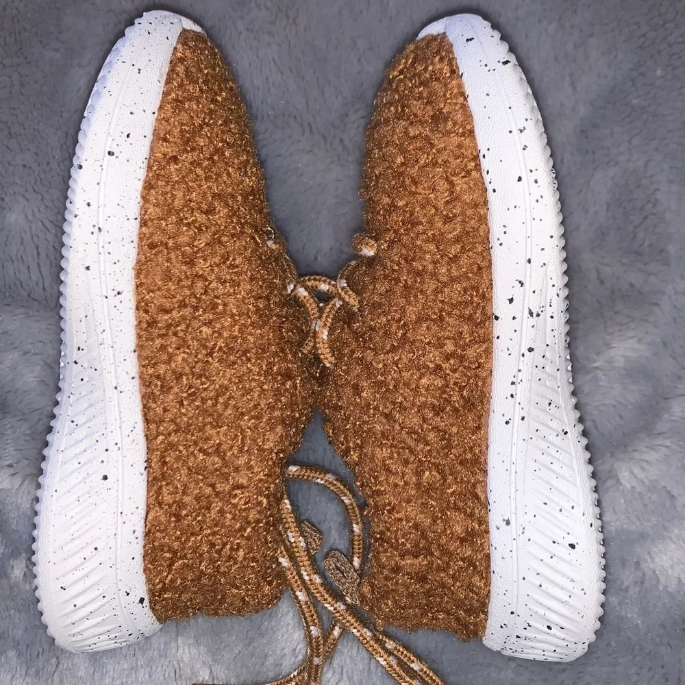 Baby gap fuzzy fleece shoes, size 6 to 12 months boys or girls NWOT